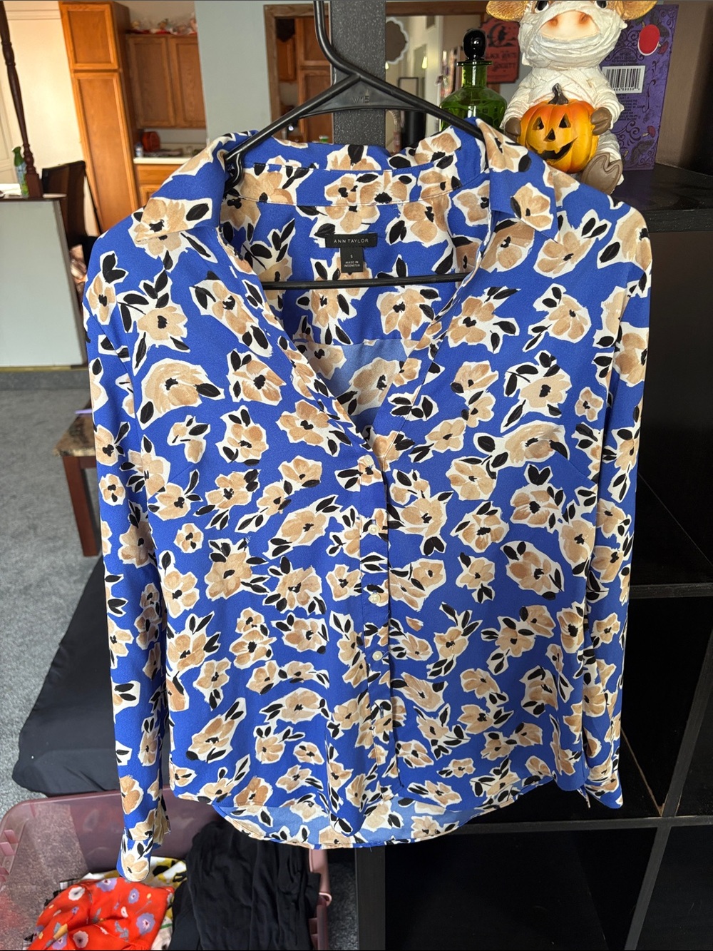 Ann Taylor Blue Floral Button-Down Shirt - Picture 1 of 3